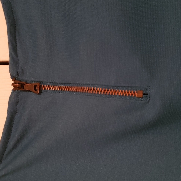 Medium sized teal top - Picture 3 of 3